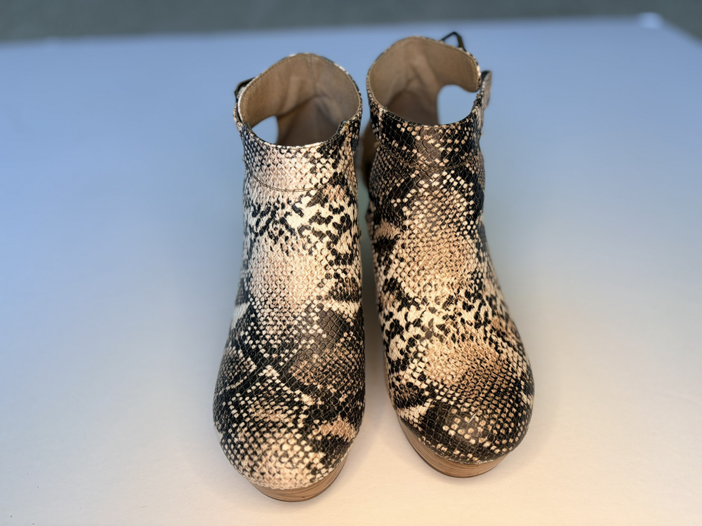Pierre Dumas "Ponce-1" Snakeskin Print Ankle Booties Block Heel Size 7